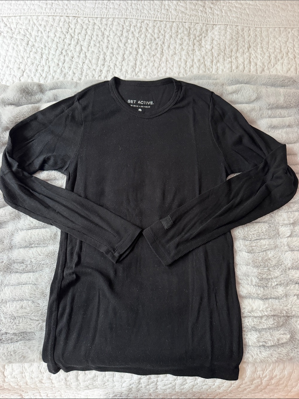SET ACTIVE Women’s Long-Sleeve Black Crewneck Shirt